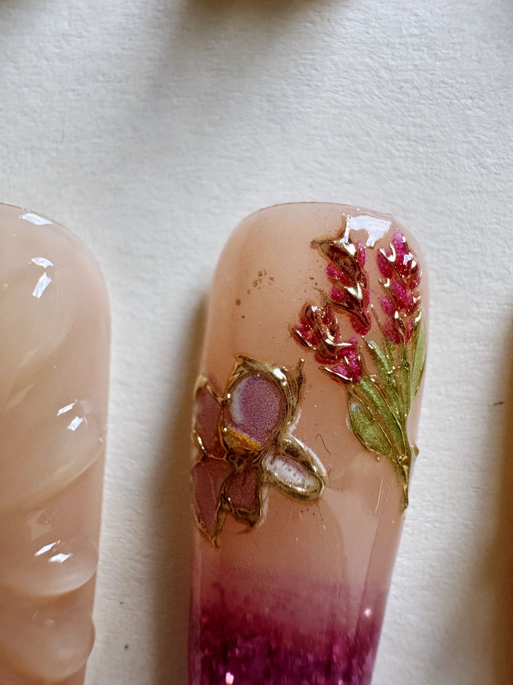 Golden Lotus Hand Drawn New Chinese Style Cat Eye Flowing Sand Nail Art