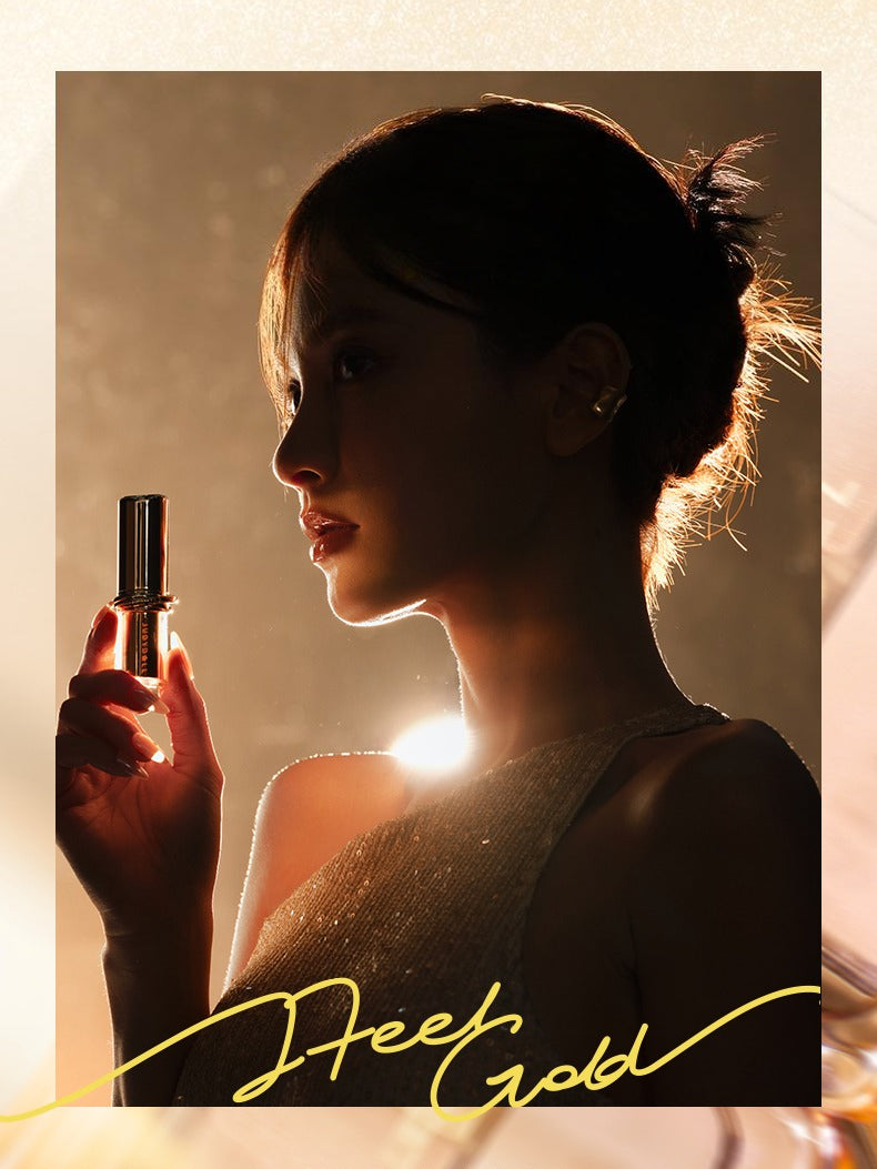 Gold Vibe Series Makeup Look for New Year