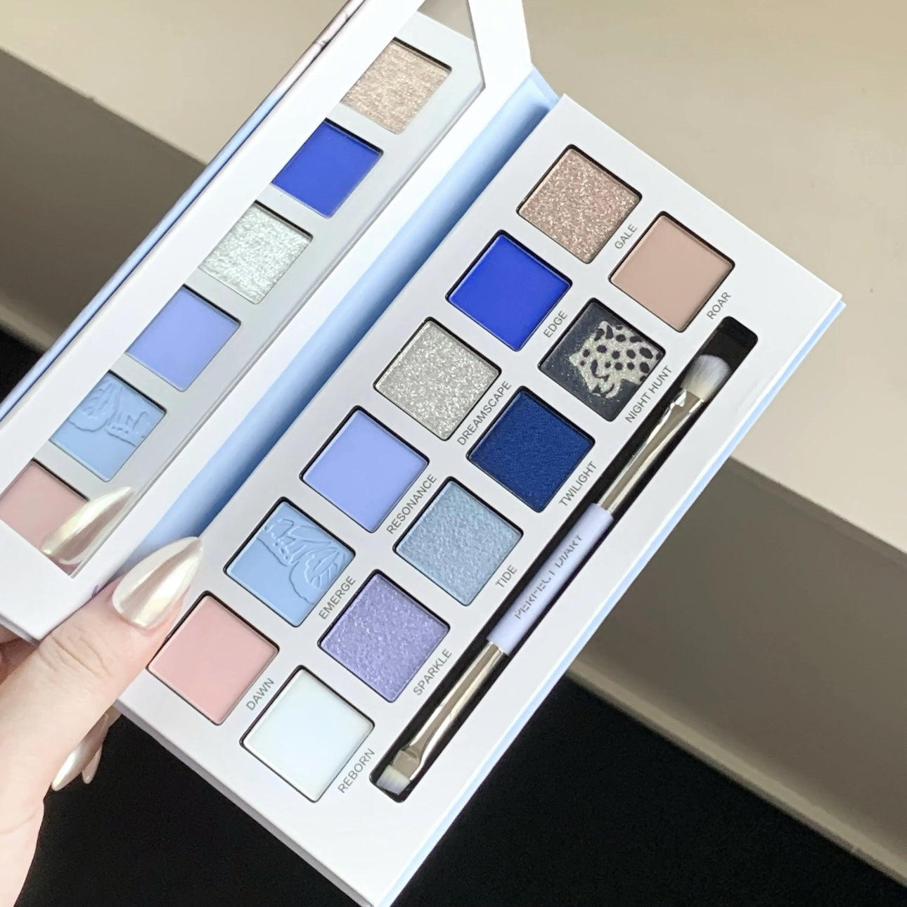 Perfect Diary - Explorer Eyeshadow 21 Butterfly and Snow Leopard - Misty Blue 14g